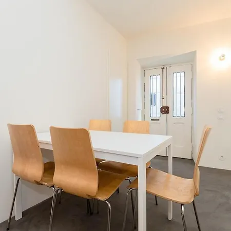 Charming 1 Bedroom Near Bairro Alto Apartament *