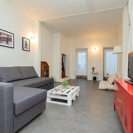Charming 1 Bedroom Near Bairro Alto