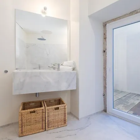 Charming 1 Bedroom Near Bairro Alto * Lissabon